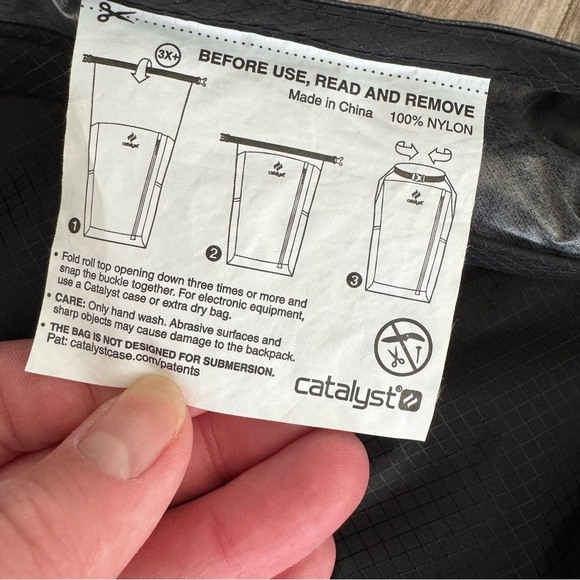 NWOT! Catalyst WATERPROOF 20L BACKPACK - Black - Picture 8 of 12